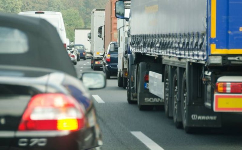 Sens unic pe o stradă din Someșeni, ca să se reducă traficul greu care afectează casele