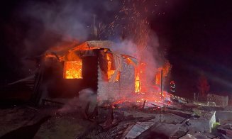 Încă o cabană distrusă de FOC noaptea trecută în zona de munte a județului Cluj