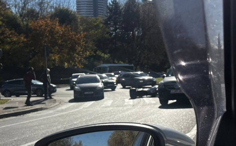 Accident în Cluj-Napoca: Motociclist acroșat de un autoturism