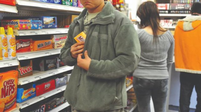 „Spaima magazinelor din Cluj”: Bărbat de 34 de ani reținut pentru tâlhărie și furturi repetate