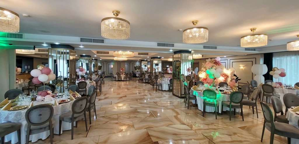 Rezervă-ți revelionul la Hotel Univers (T) și bucură-te de ofertele lunii noiembrie