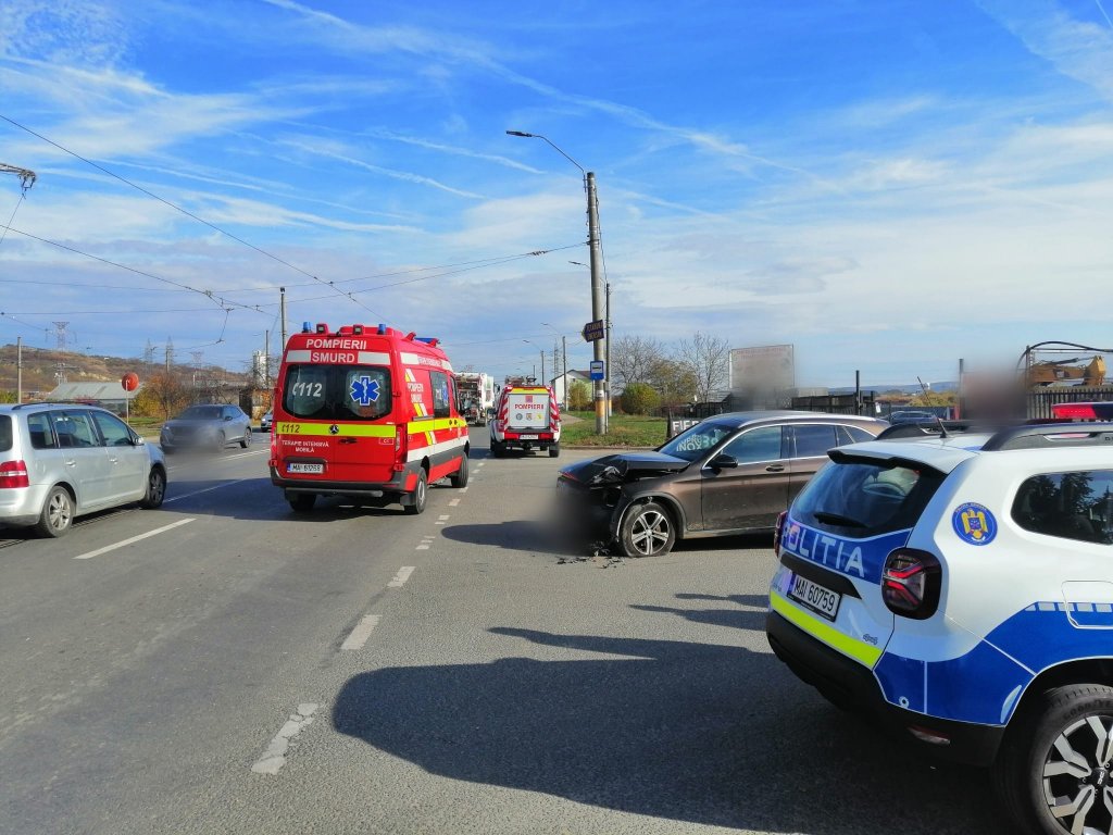 Accident rutier pe Bulevardul Muncii din Cluj: a intervenit descarcerarea și o ambulanță SMURD
