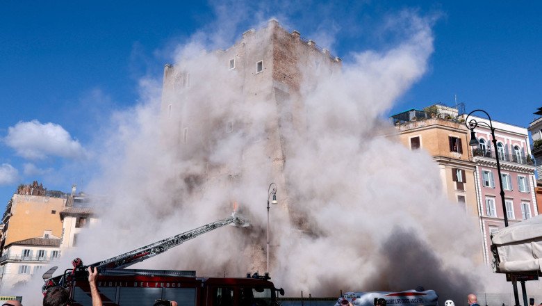 Alertă la Roma: Muncitor român prins sub dărâmături după prăbuşirea unui turn aflat în apropierea Colosseumului