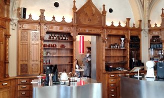 Farmacia Szeki, cea mai longevivă din Cluj-Napoca, s-a transformat în Cafeneaua Laboratorium. Mobilierul de la începutul secolului XX a fost restaurat