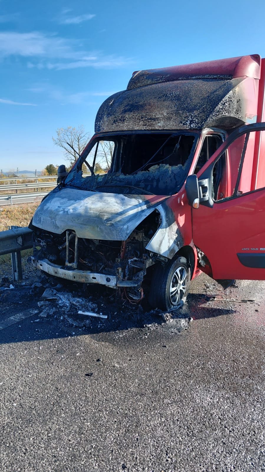 INCENDIU pe autostradă. O autoutilitară a luat foc pe breteaua dintre A10 și A3