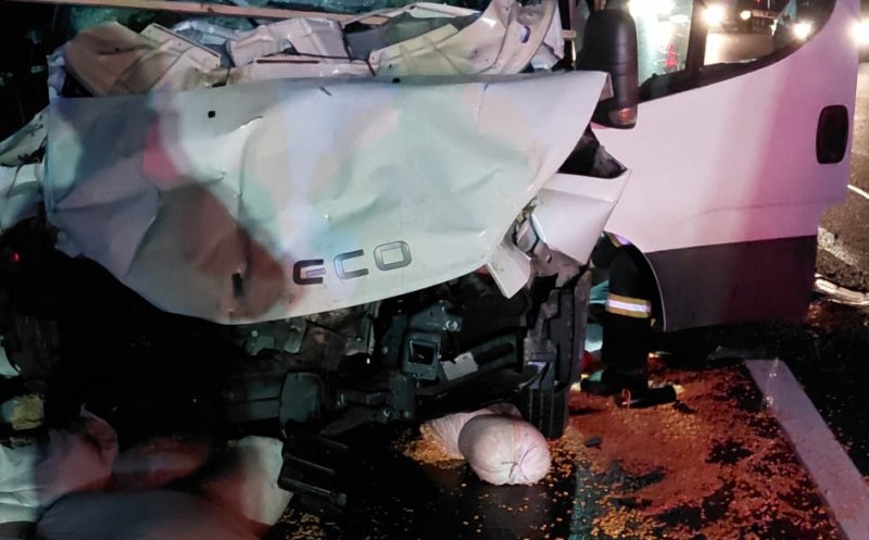 ACCIDENT pe Autostrada Transilvania cu 2 victime și 2 autoutilitare implicate