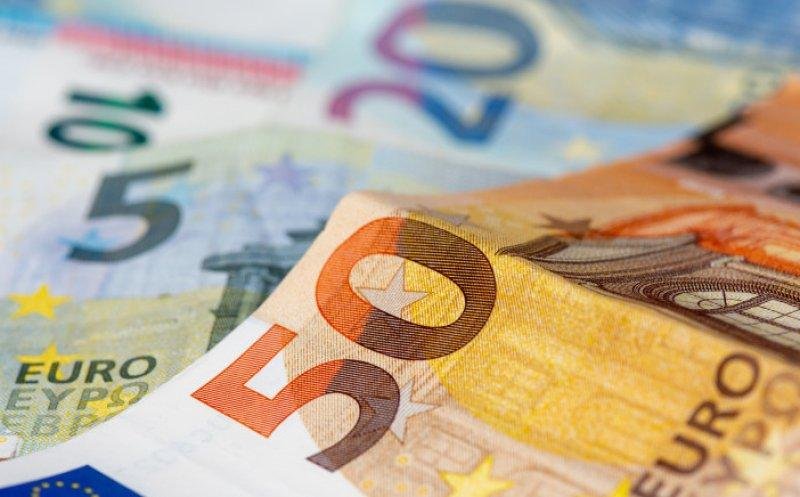 Curs valutar, 12 noiembrie 2025: Euro crește ușor, aurul se ieftinește