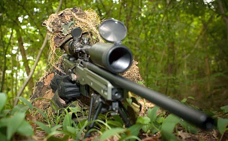 ANCHETĂ ȘOCANTĂ despre ”turismul lunetiștilor” care au plătit pentru a vâna civili în timpul războiului din Bonsia / ”Safari uman” în Sarajevo