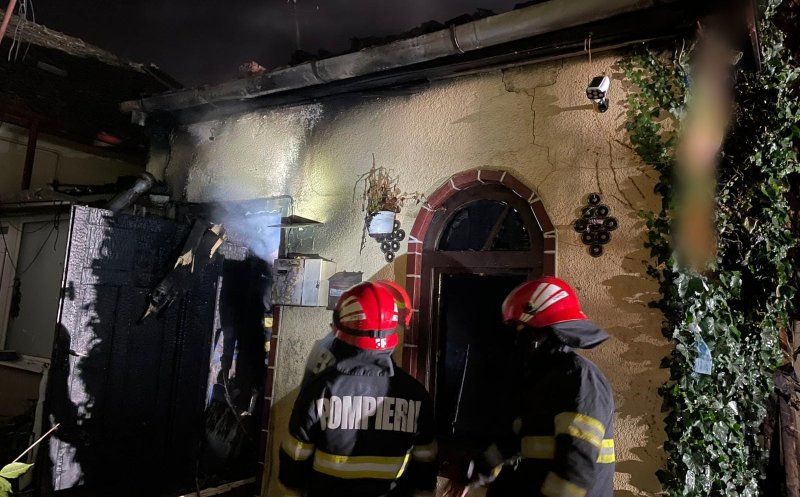 INCENDIU generalizat într-un imobil de pe Memorandumului / De la ce a izbucnit focul