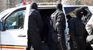 Caz șocant anchetat de DIICOT Cluj: mascații au ridicat un bărbat suspectat de pornografie infantilă