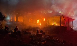 INCENDIU de amploare în comuna Chinteni. A ars o casă de 300 mp / De la ce a pornit focul