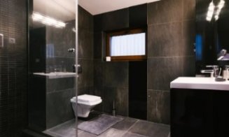 Piața imobiliară din Cluj: Imagini cu vila de lux scoasă la vânzare cu 1,4 milioane euro. „E situată într-o zonă exclusivistă de reședințe premium”