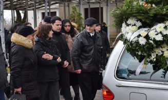 Șoșoacă s-a folosit de înmormântarea doctoriței Flavia Groșan pentru a relua teoriile conspiraționiste din pandemia de COVID-19