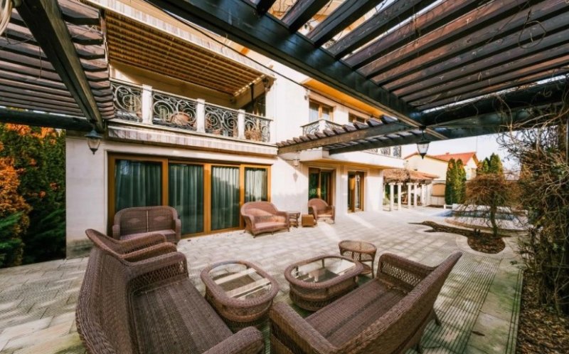 O bijuterie imobiliară în Cluj-Napoca: Vilă de lux cu 10 camere în cartierul Andrei Mureșanu scoasă la vânzare. Cum arată și ce preț are