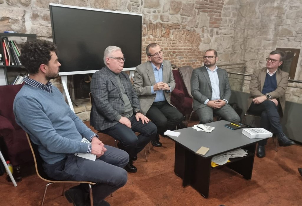 Politologul Cristian Preda și-a lansat noua carte la Cluj: „Cartea lui Iohannis se găsește la 3 lei, iar cele ale lui Funar sau Georgescu la peste 200 de lei”