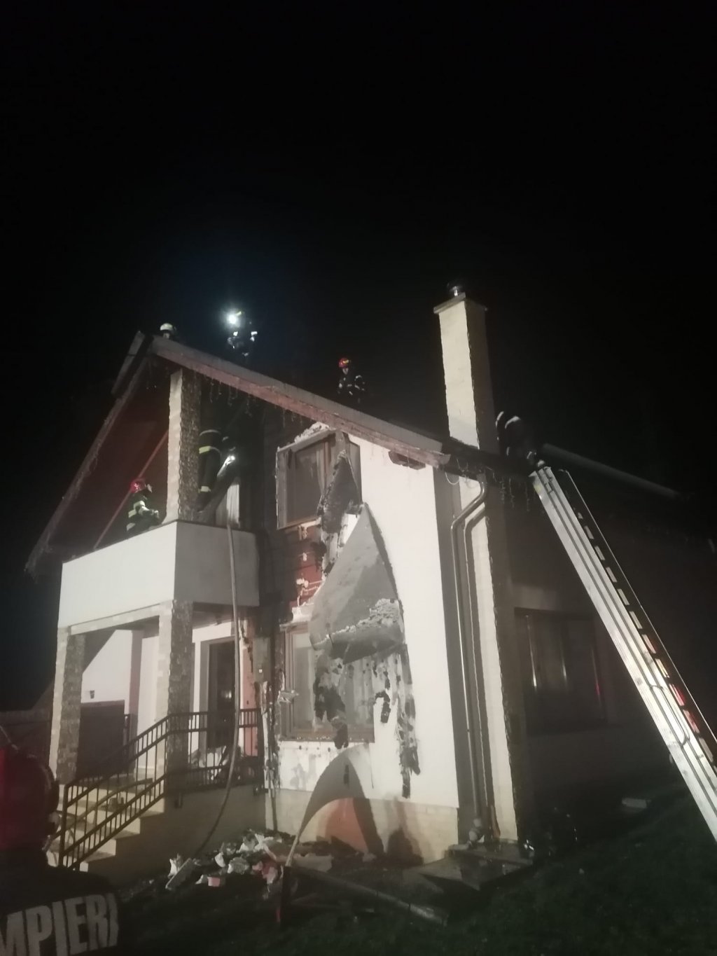 INCENDIU în Chinteni. Le-a ars casa noaptea trecută / Intervenție de aproape 4 ore a pompierilor