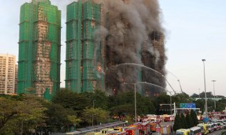 Incendiu uriaș în Hong Kong! 8 turnuri cu mii de locatari, cuprinse de flăcări/ Sunt persoane blocate în clădirile care ard