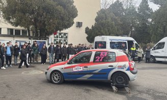 CARS în curtea școlii! Elevii de la Transporturi au simulat accidente, răsturnări și derapaje pentru a învăța să fie responsabili la volan
