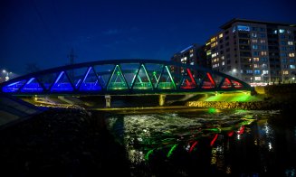 Ziua Națională a României, la Cluj-Napoca. Clădirile și podurile orașului, iluminate în culorile drapelului