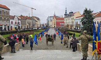 Au început manifestările de 1 Decembrie la Cluj. Festivitate de depunere de coroane în Piața Mihai Viteazul