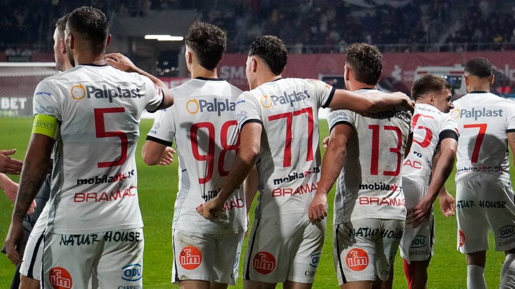 Următoarea adversară a Universității Cluj în Superligă și-a dat afara antrenorul: "Au zis că vor să o închidem"