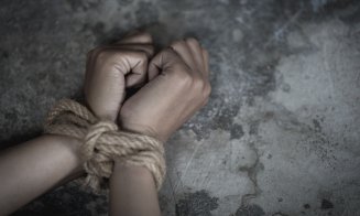Răpire în plină zi la Cluj: Tânără de 24 de ani și copilul ei, forțați să urce în mașina fostului concubin