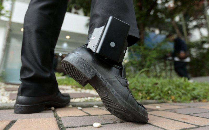 Măsură rară la Cluj: bărbat plasat sub control judiciar cu monitorizare electronică după ce ar fi amenințat o femeie pe o rețea de socializare