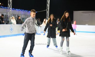 Atmosferă de sărbătoare pe gheață la Târgul de Crăciun din Turda. Patinoarul te așteaptă – Vezi programul
