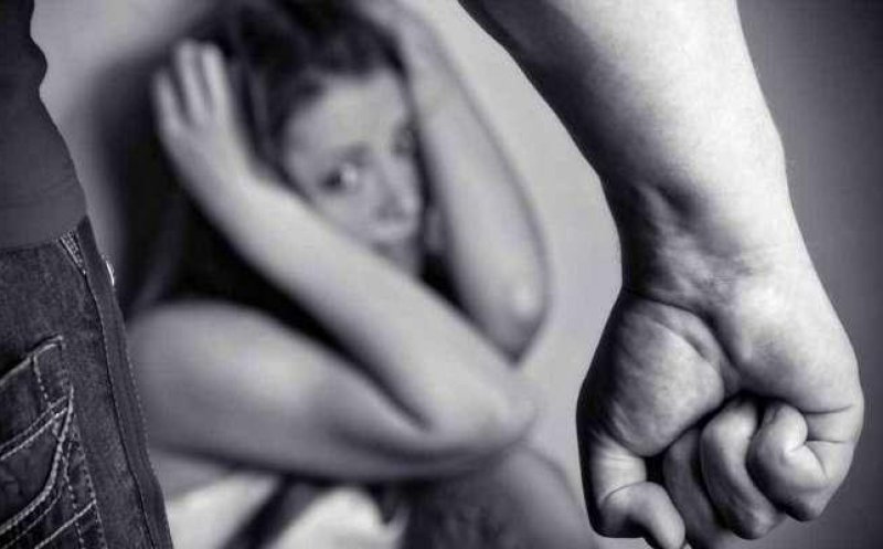 Gelozia a degenerat în violență: O femeie din Cluj a fost lovită în cap cu telefonul. Agresorul a fost arestat