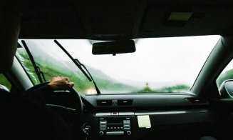 Cum să scapi de scârțâitul ștergătoarelor de parbriz: trucuri utile oferite de experți