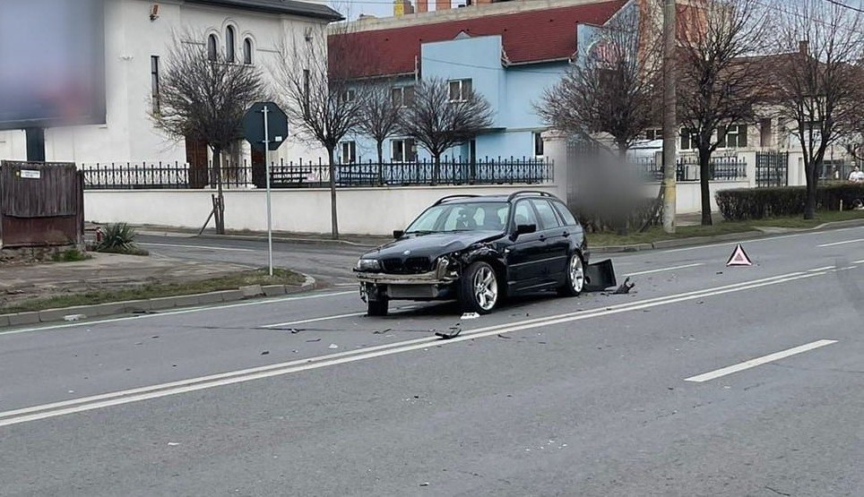 Cum s-a produs accidentul de pe strada Corneliu Coposu din Cluj, în urma căruia două autoturisme s-au făcut praf