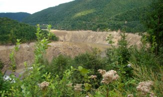 Imagini spectaculoase. Cum arată barajul de la Tarnița aproape gol