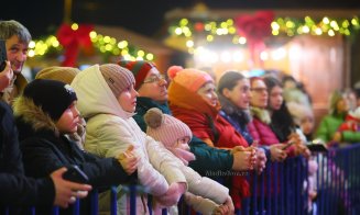 O seară plină de emoție la Târgul de Crăciun Turda: Gemenele Maramureșului, Suzana și Daciana Vlad, au cucerit scena / VEZI programul săptămânii