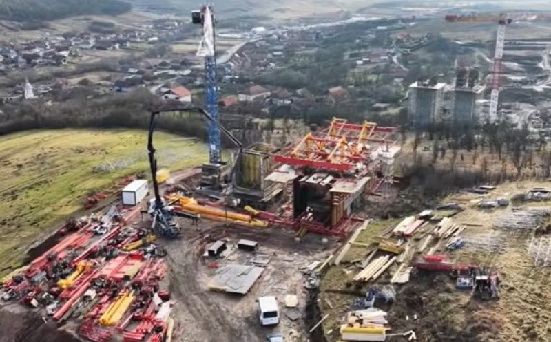 Cum avansează lucrările la viaductele de la Nădășelu și Topa Mică de pe Autostrada Transilvania. “Merge bine șantierul / Se vede volumul mare de lucru care urmează”