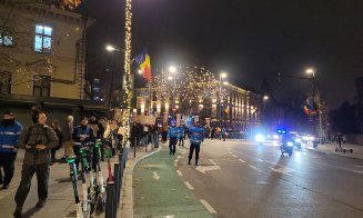 Studenții clujeni, din nou în stradă. Marș și miting de protest în centrul Clujului și la Prefectură: „Bursele înapoi, jos austeritatea!”