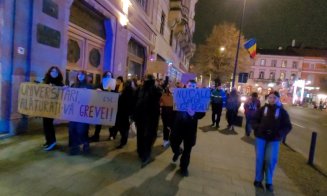 Studenții clujeni, din nou în stradă. Marș și miting de protest în centrul Clujului și la Prefectură: „Bursele înapoi, jos austeritatea!”