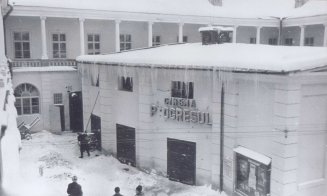 Curtea interioară a Palatului Bánffy cu Cinematograful Progresul