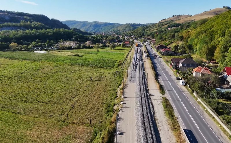 Întârzieri majore pe calea ferată Cluj–Episcopia Bihor. Premierul Bolojan: „Proiectul este blocat”