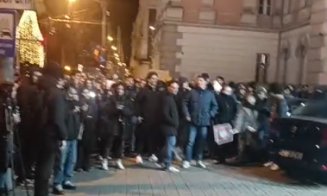 "Recorder a arătat adevărul, noi cerem schimbare". Sute de persoane au protestat sâmbătă seara în fața Curții de Apel Cluj/ Marș anunțat duminică: „Venim și mâine!”