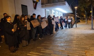 Studenții îl așteaptă luni pe Daniel David la Cluj să îl "colinde": "Demisia, bursele înapoi, jos austeritatea din educație!"