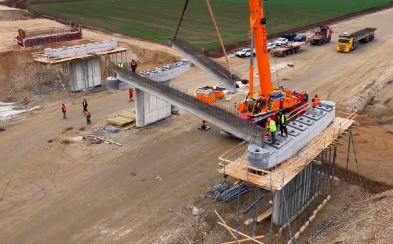 Lucrările accelerează pe A3: Mobilizare în forță cu 500 de muncitori pe Chiribiș – Biharia. A început montarea grinzilor