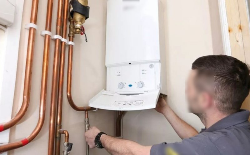 Clujean reținut pentru înșelăciune, după ce ar fi încasat bani pentru repararea unei centrale termice fără a face lucrarea