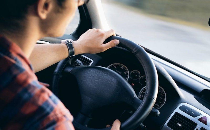 CNAIR îi avertizează pe şoferi: Ar putea exista întreruperi la emiterea rovinietei şi peajului prin SMS. Intervalul orar afectat