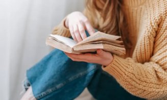 Programa de Limba română, ruptă de realitate. Profesoară: Elevii își fac temele cu ChatGPT, dar AI lipsește complet din materie/ Ne întoarcem la istoria literară ideologizată, e un naționalism ultraconservator