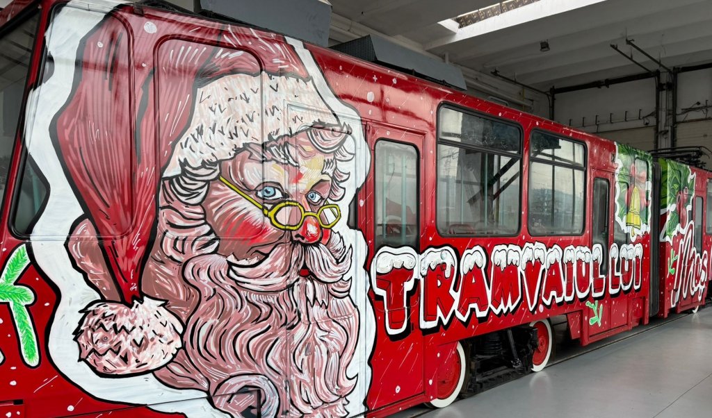 Cadou de sărbători pentru cei mici: Pornește la drum tramvaiul lui Moș Crăciun!