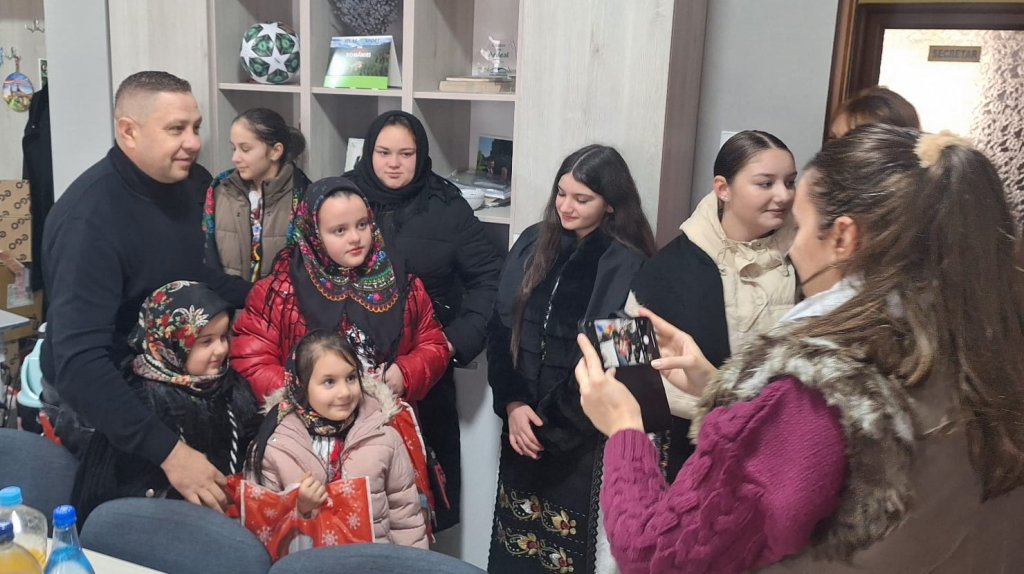 Bunătăți de la producătorii locali, la Târgul de Crăciun din Frata. Colide și cadouri