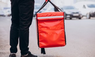 40.000 de euro furați la Cluj cu metoda ”livratorul de mâncare”. Ce au pățit curierul și complicele lui