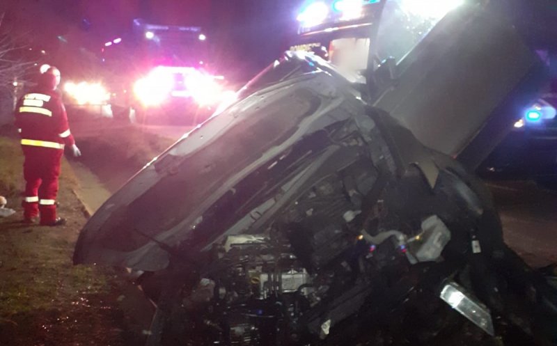 ACCIDENT în Cluj cu victimă și mașină făcută praf