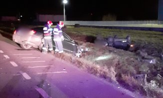 Mașină cu roțile în sus: ACCIDENT cu 2 autovehicule în județul Cluj noaptea trecută