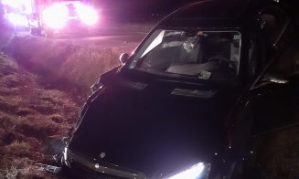 Mașină cu roțile în sus: ACCIDENT cu 2 autovehicule în județul Cluj noaptea trecută